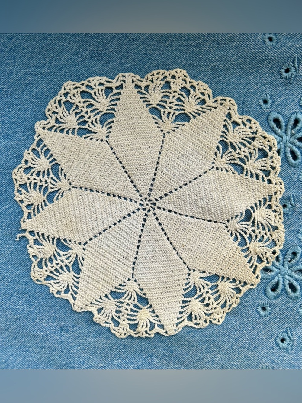 Vintage cotton lace han crocheted doily